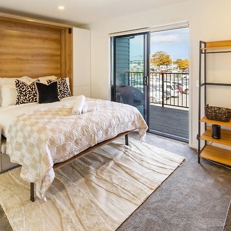 Prime Locale: Studio With Balcony Christchurch Bagian luar foto