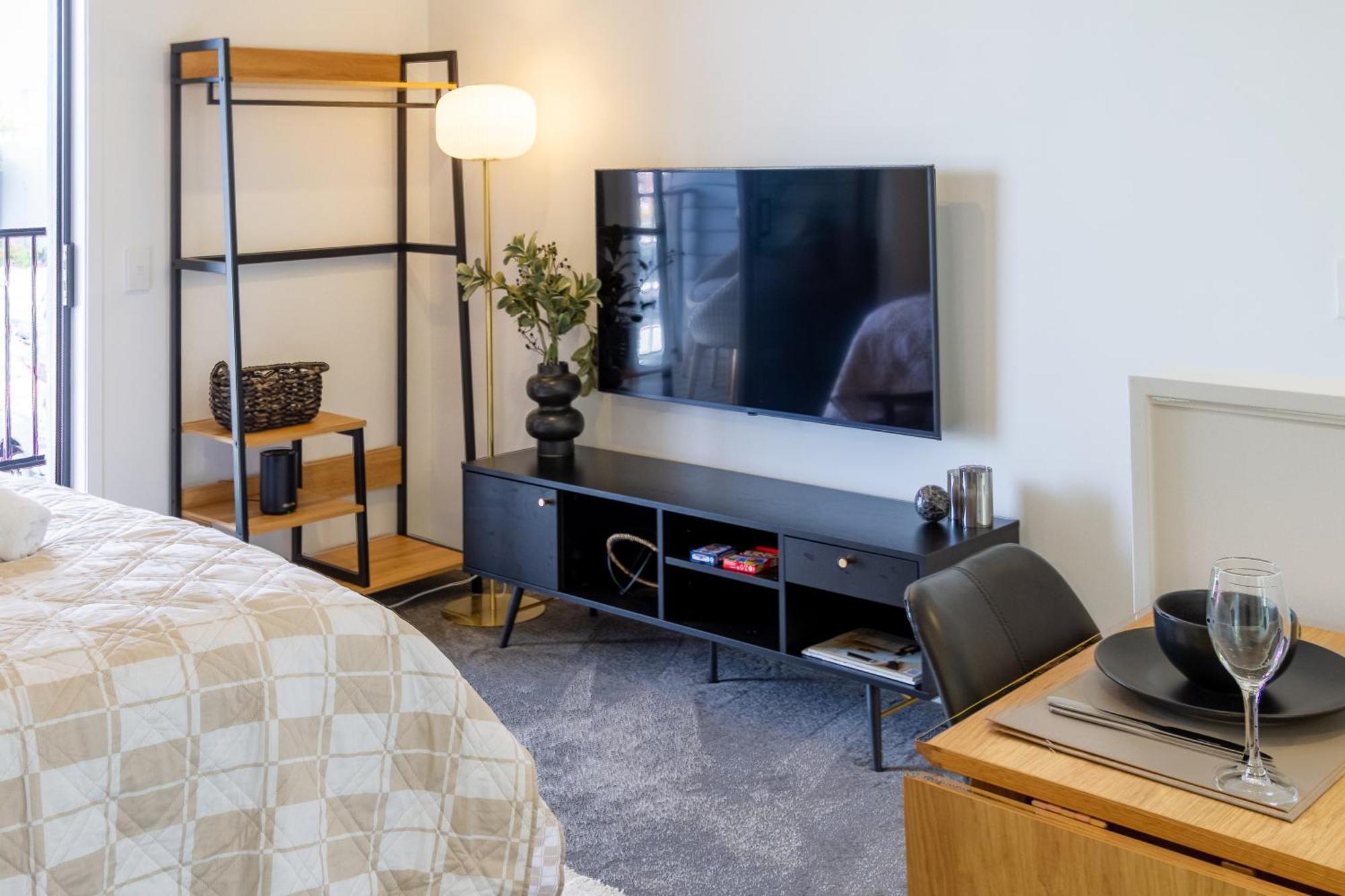 Prime Locale: Studio With Balcony Christchurch Bagian luar foto