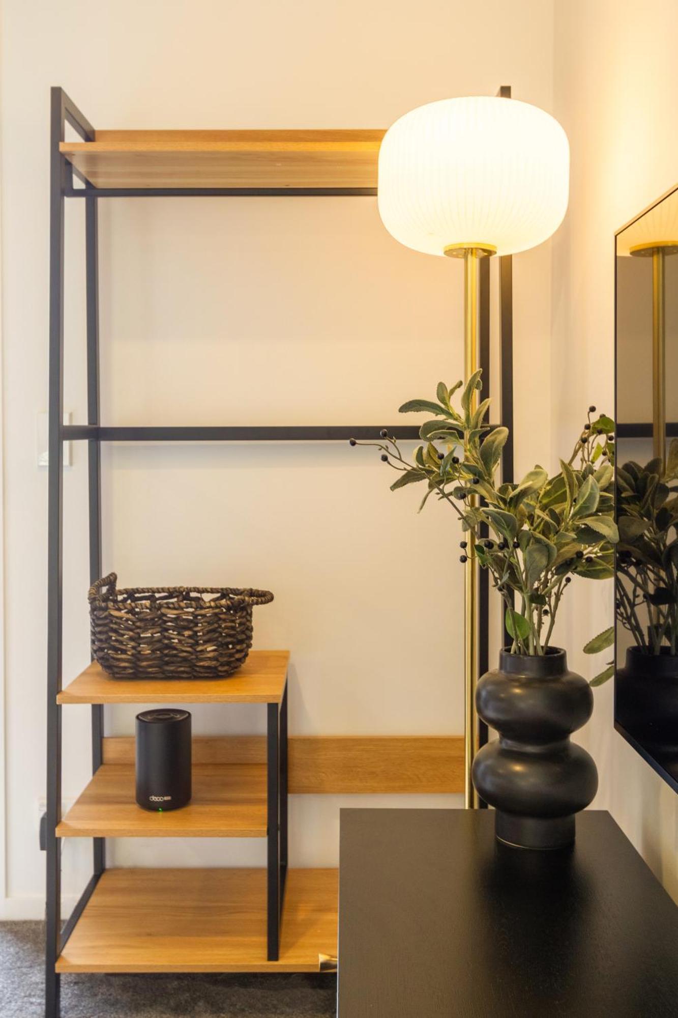 Prime Locale: Studio With Balcony Christchurch Bagian luar foto