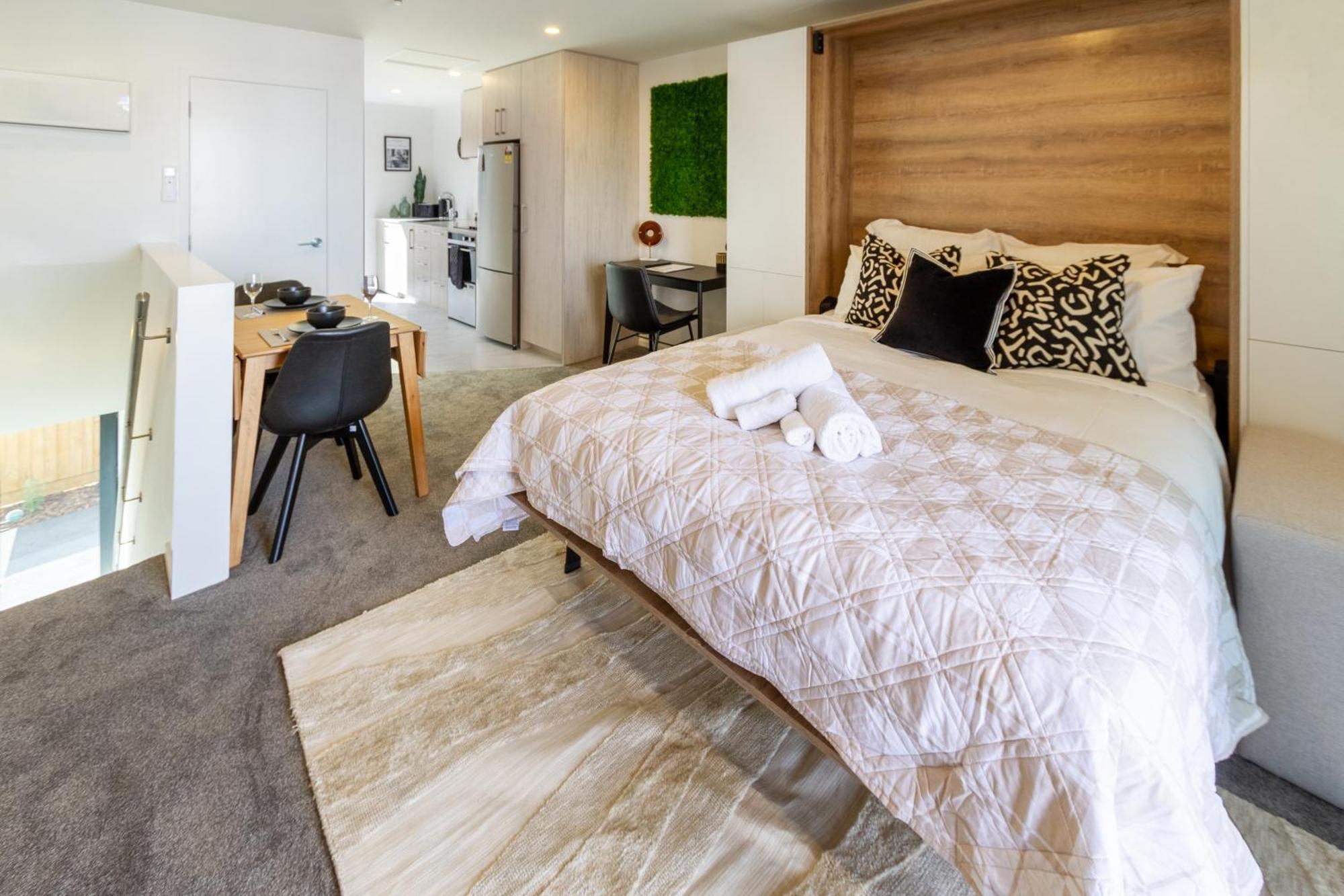 Prime Locale: Studio With Balcony Christchurch Bagian luar foto