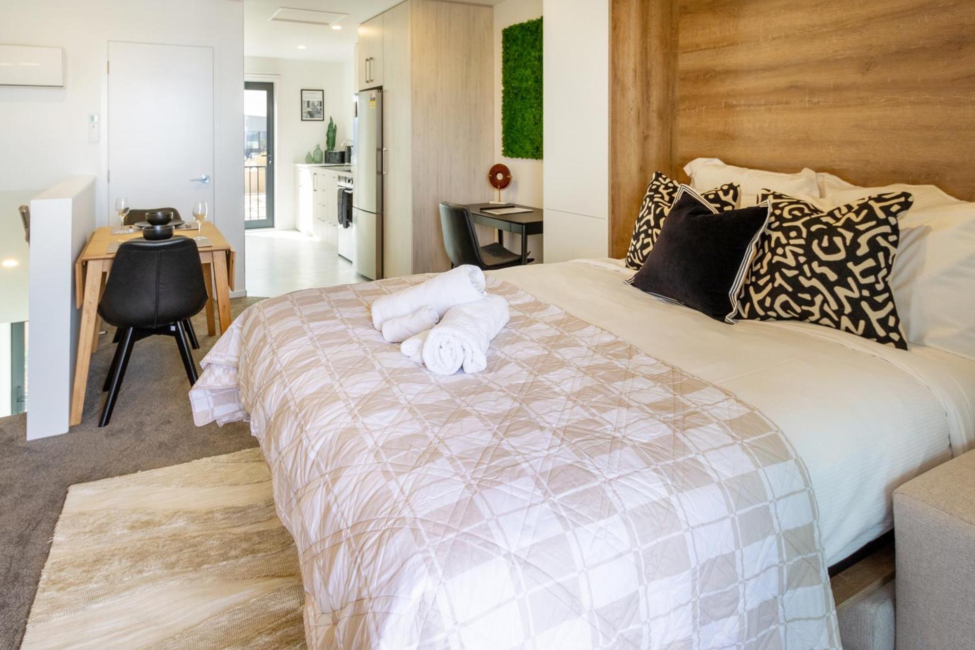 Prime Locale: Studio With Balcony Christchurch Bagian luar foto